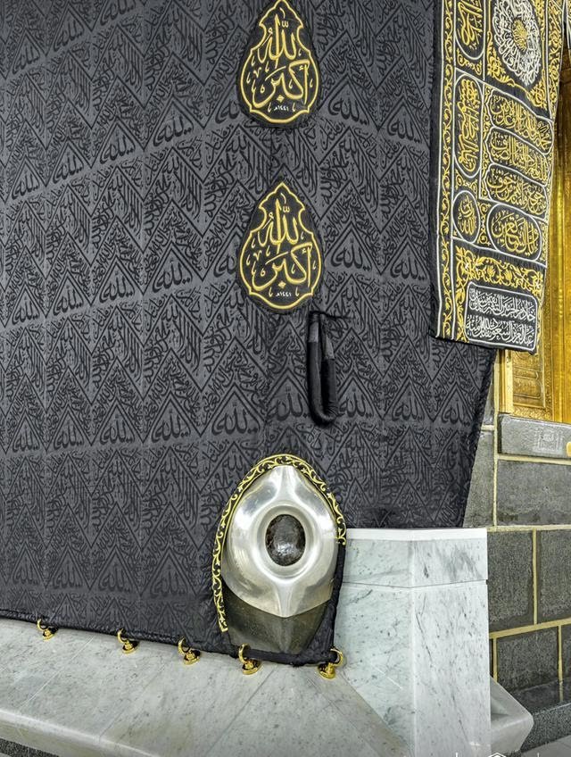 kaabas-black-stone-in-makkah-seen-like-never-before-in-49000-megapixel-image