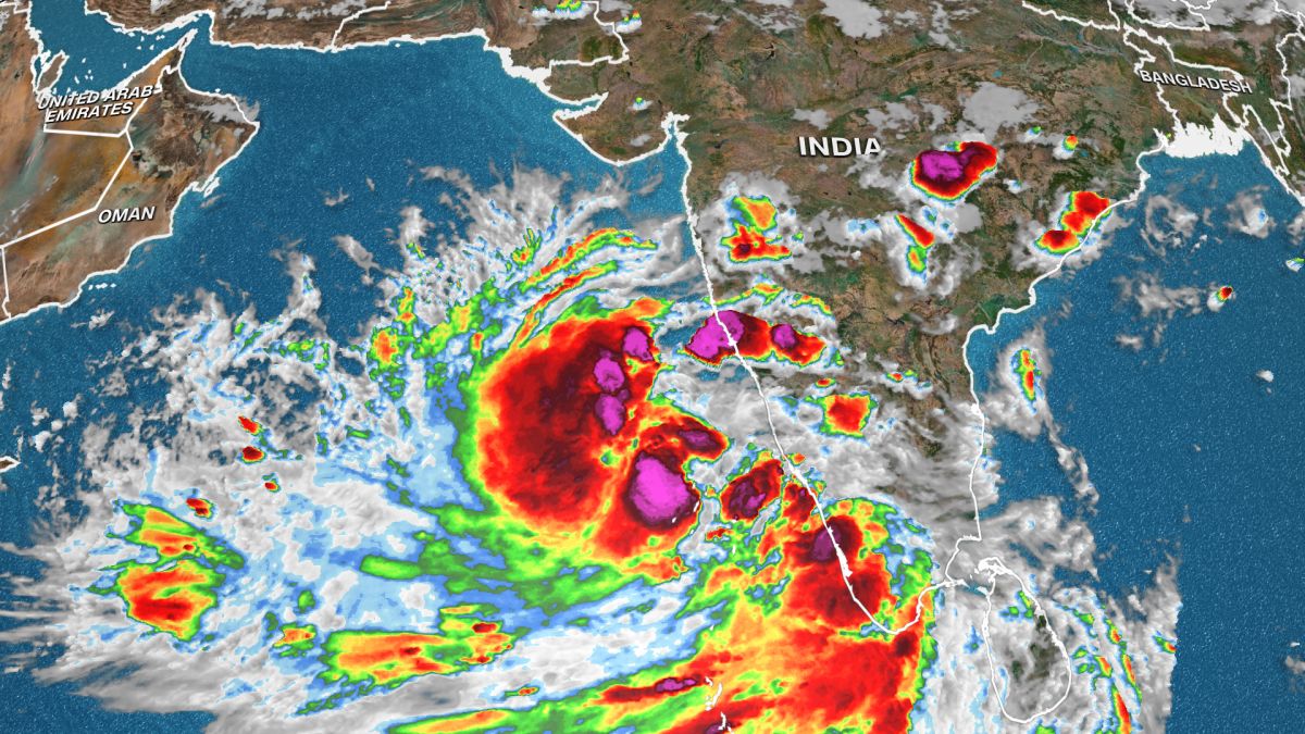 સુરતથી 920 કિમિ દુર વાવાઝોડુ બન્યુ વધારે મજબૂત, નવસારી જિલ્લાના દરિયા કાંઠાના 16 ગામોને એલર્ટ