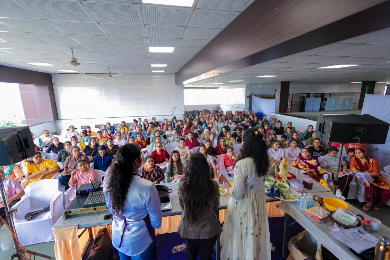 સુરતમા મહિલાઓની કમાલ‌: ગંગા સ્વરૂપ બહેનો- વિકલાંગ પરિવારનાં ભાઇ-બહેનો માટે યોજાયેલા બે દિવસીય એક્ઝીબીશનમાં થયો 40 લાખનો વ્યાપાર