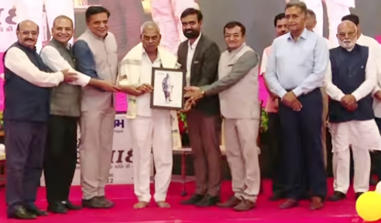 મહીસાગરમાં માનવ મહેરામણ ઉમટિયું...લુણાવાડા ખાતે યોજાયો યુવા સંવાદ