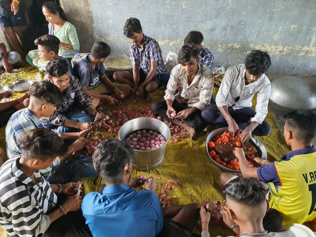 મુસ્કાન ફેમિલી ચેરીટેબલ ટ્રસ્ટ, સુરત દ્વારા રાણતની આશ્રમશાળાનાં 300 બાળકોને ભોજન વિતરણ કરવામાં આવ્યું