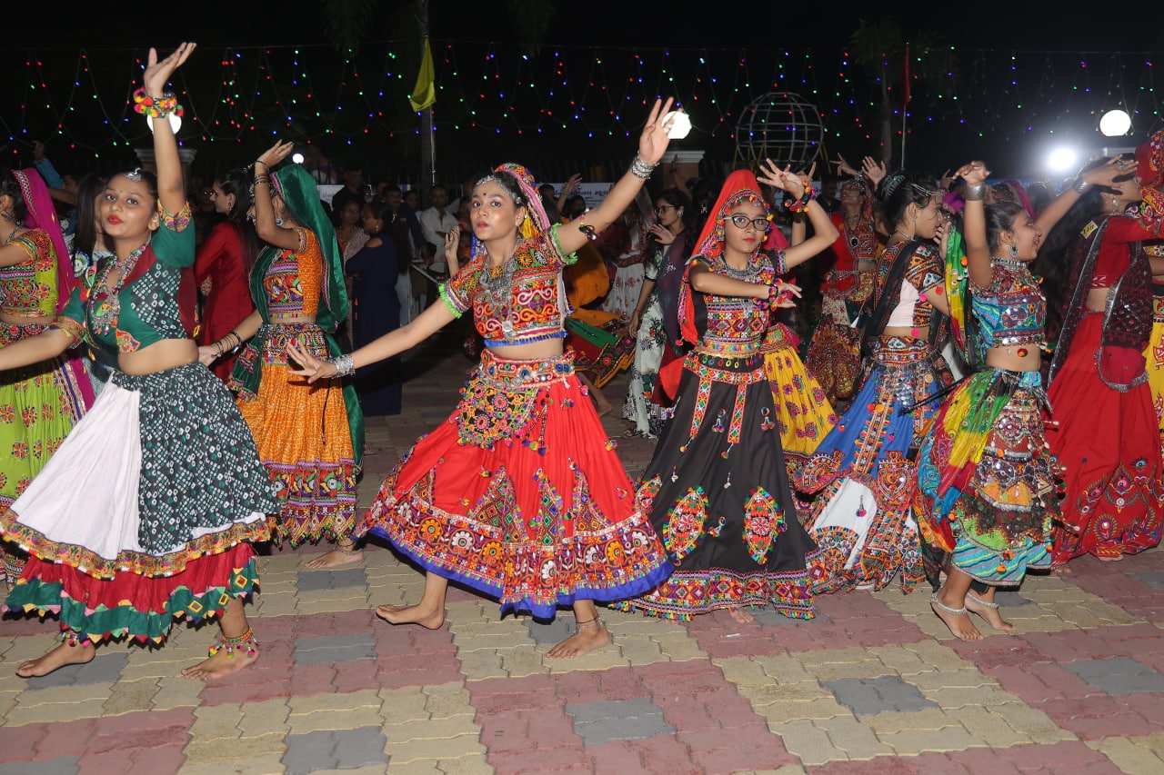 કામરેજની વિઝડમ ઈન્ટરનેશનલ સ્કૂલમાં નવરાત્રી મહોત્સવની કરાઈ ભવ્ય ઉજવણી