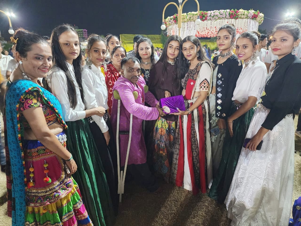 સુરતમાં દિવ્યાંગો માટે કરાયું રાસ-ગરબાનું આયોજન, ગરબે રમી લોકોને કર્યા મંત્રમુગ્ધ