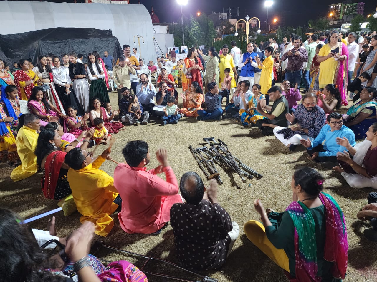 સુરતમાં દિવ્યાંગો માટે કરાયું રાસ-ગરબાનું આયોજન, ગરબે રમી લોકોને કર્યા મંત્રમુગ્ધ