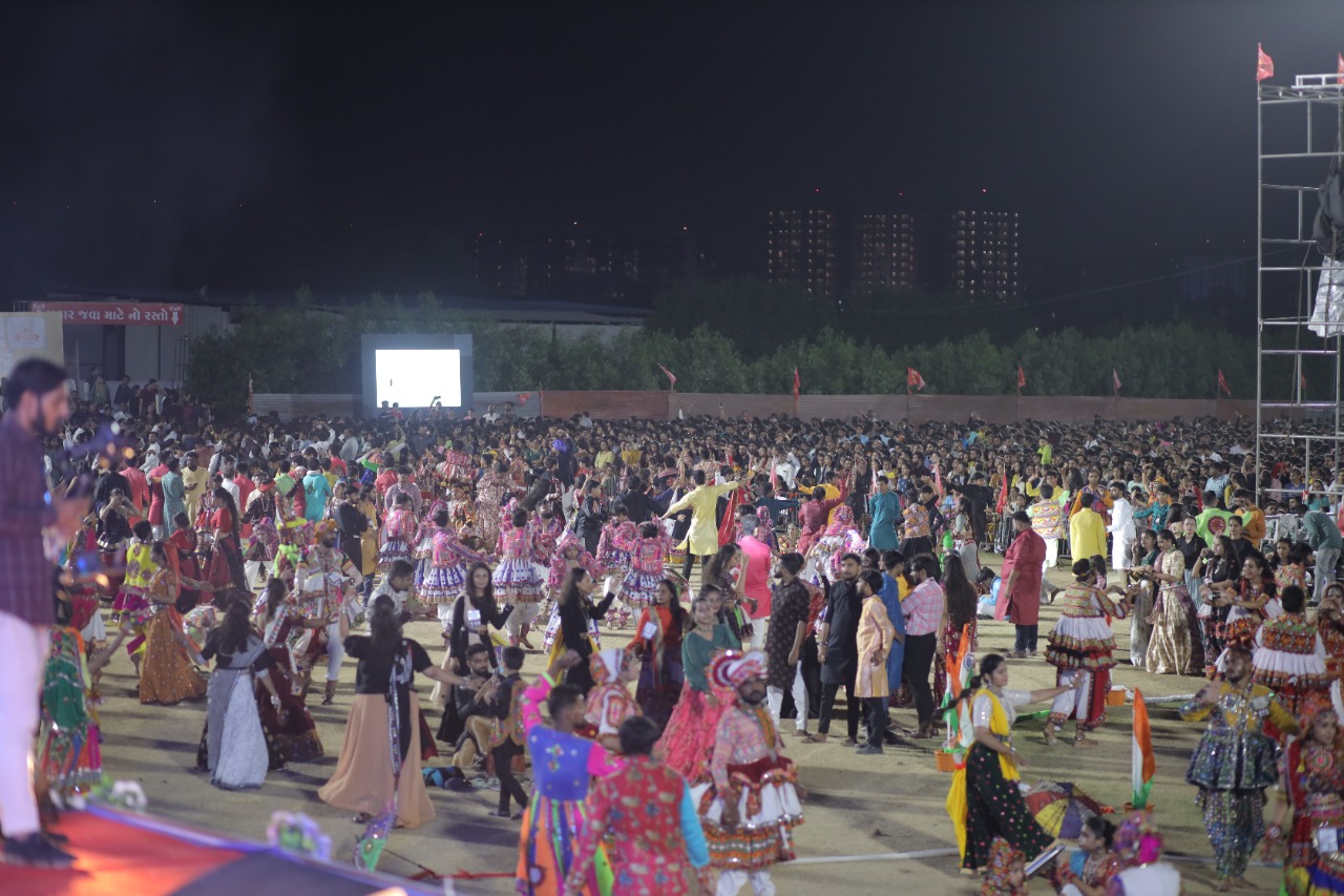 ખોડલધામ સુરત આયોજિત મહાઆરતીમાં ઉમટી પડ્યું માનવ મહેરામણ