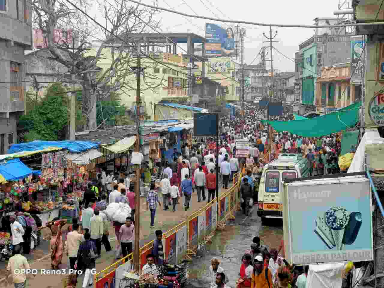 આજે શરદપૂનમ : મંગળા આરતી વખતે ડાકોરમાં ભગવાનના દર્શન કરવા ભક્તોના ધાડેધાડા ઉમટ્યા 