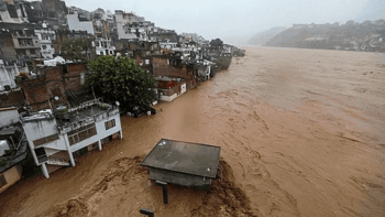 28-aug-2025-weather-forecast-for-north-india-for-five-more-days-of-rain-100-trains-affected-in-jammu-more-than-500-roads-closed-in-himachal